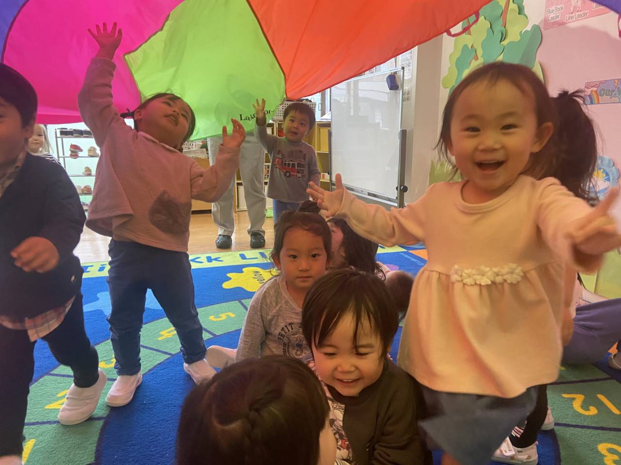 Parachute Fun in Preschool!☆Preschool