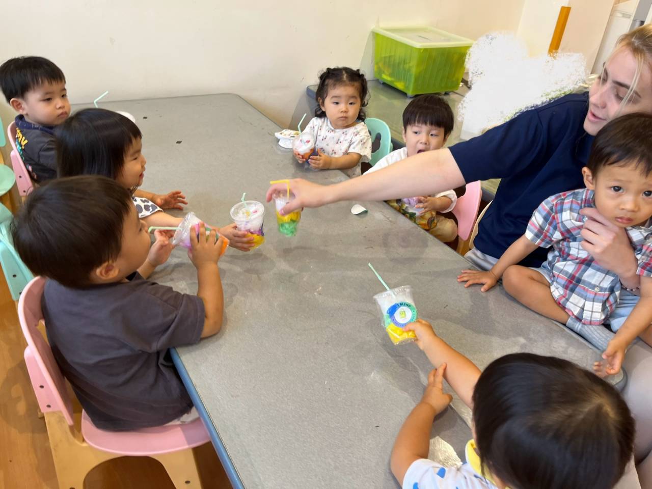 Cheers with Our Summer Juice!(夏のジュースで乾杯！)☆Small Kids(1歳児クラス)