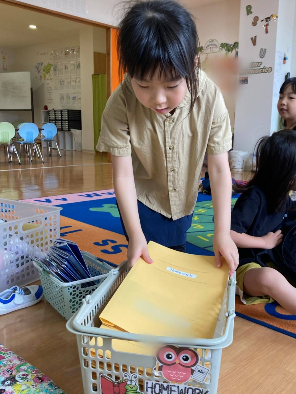 The homework start! (宿題が始まったよ！) ☆ Kindy 3 (年長クラス)
