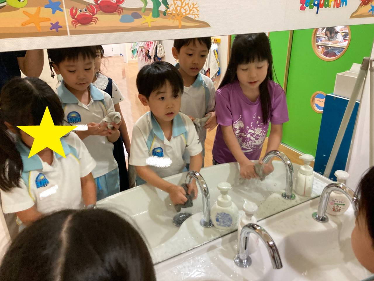 Let's make our classroom sparkle! (みんなでピカピカ大作戦!) ☆Kindy3(年長クラス)